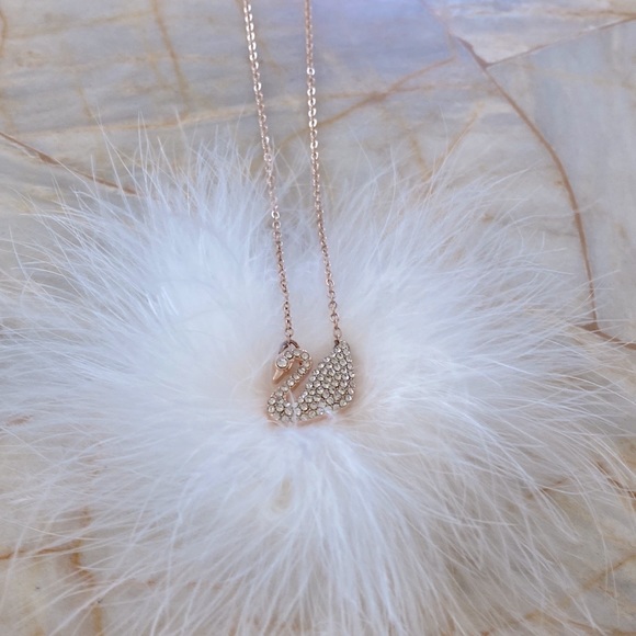 Beautiful  Gold Iconic Silver Swan Pendant - Picture 4 of 10